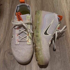 NIKE AIR VAPORMAX FLYKNIT RUNNING SHOES